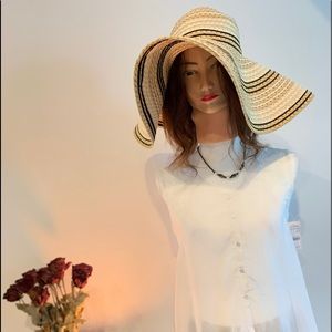🛍👒 Calvin Klein Big Floppy Sun Hat